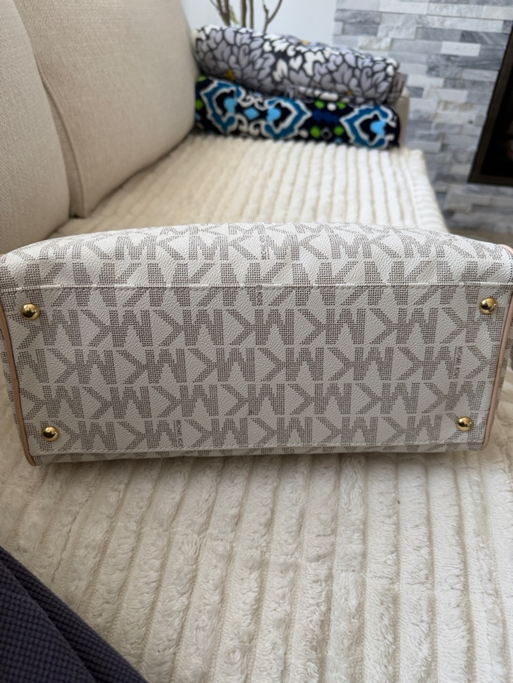 NWOT Michael Kors Beige Cream MK Logo Satchel with Gold Hardware - Picture 3 of 7